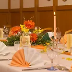 Gasthaus-pension Zum Kreuz Hotel