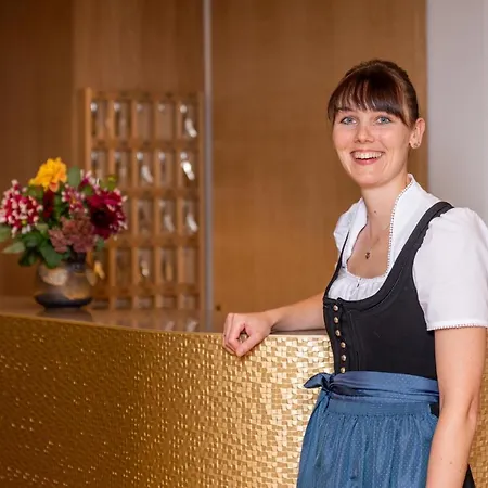 Gasthaus-pension Zum Kreuz Hotel