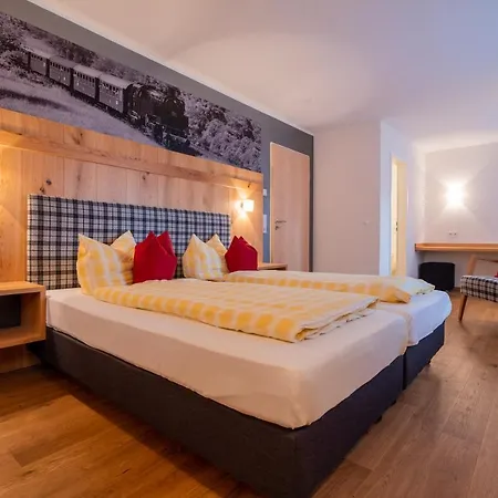 Gasthaus-pension Zum Kreuz Hotel