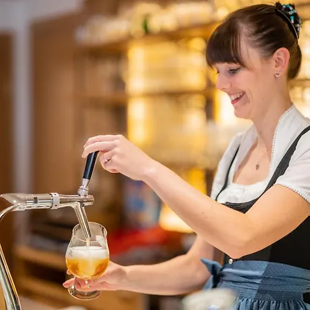 Gasthaus-pension Zum Kreuz Hotel