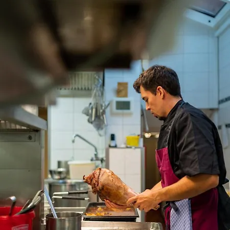 Hotel Gasthaus-pension Zum Kreuz 3*