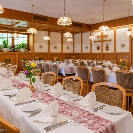 Hotel Gasthaus-pension Zum Kreuz