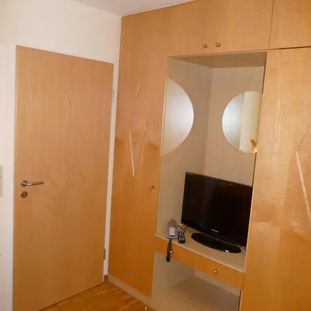 Hotel Gasthaus-pension Zum Kreuz 3*