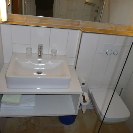 Gasthaus-pension Zum Kreuz ホテル 3*