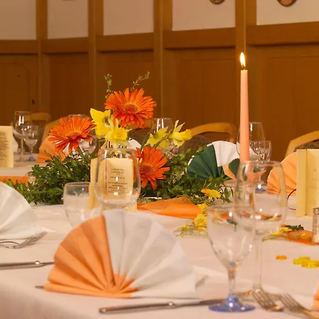 Gasthaus-pension Zum Kreuz Hotel