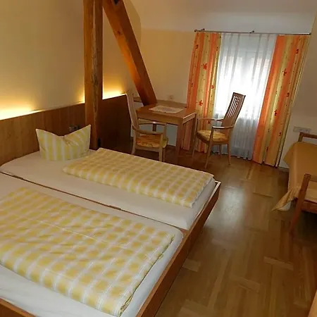 Gasthaus-pension Zum Kreuz Szálloda 3*