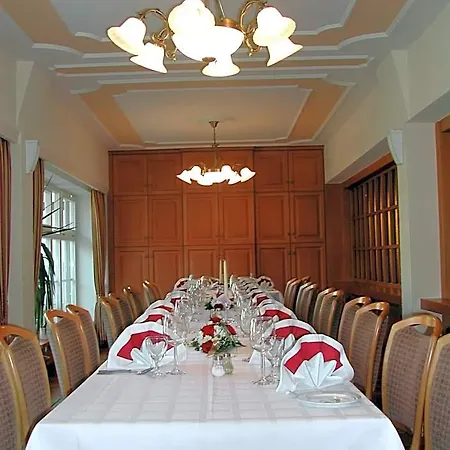 Gasthaus-pension Zum Kreuz ホテル 3*